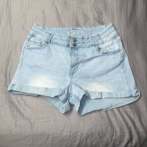 Blue spice denim shorts